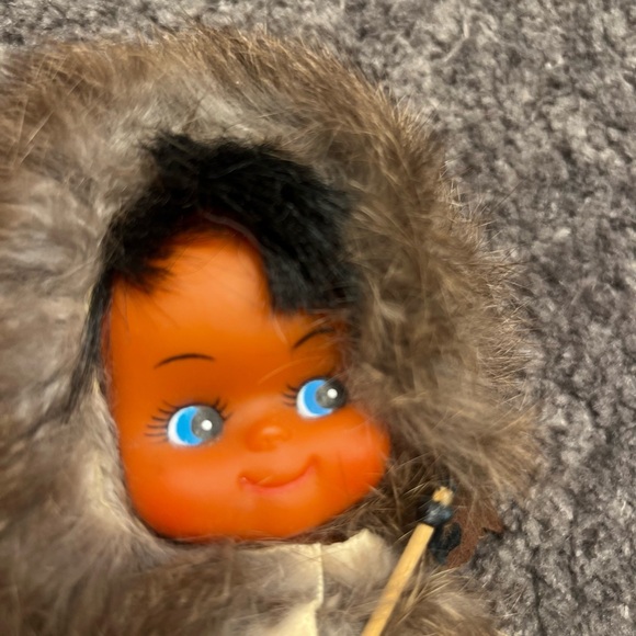 Vintage rubber Inuit figure - Picture 4 of 6